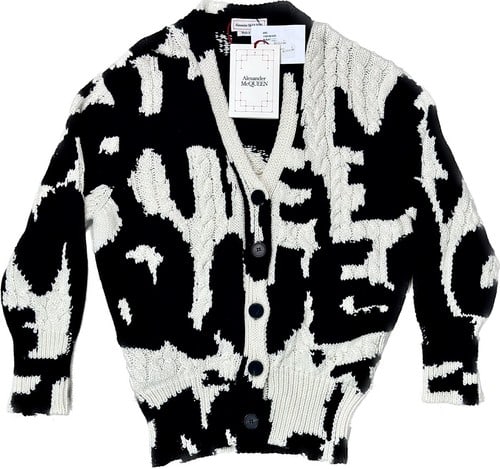 Alexander McQueen Black and White Knit Cardigan (M) NWT: This is a striking nwt Alexander McQueen cardigan featuring a bold black and white abstract pattern. The garment is crafted from high-quality knit fabric, showcasing intricate cable knit detailing. It
