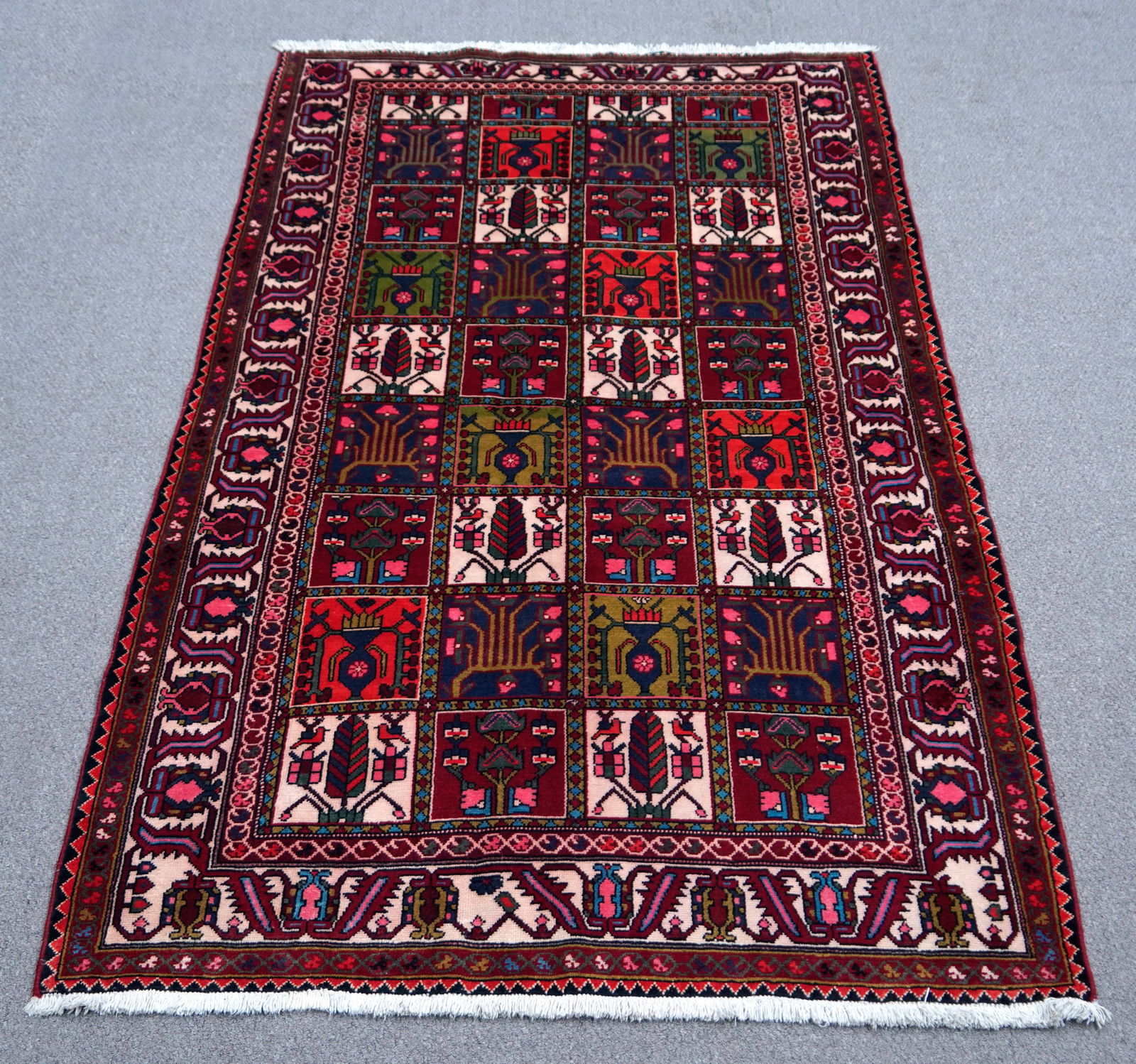 Handmade Persian Bakhtiari Rug 5'9" x 9'4" (1 of 4)