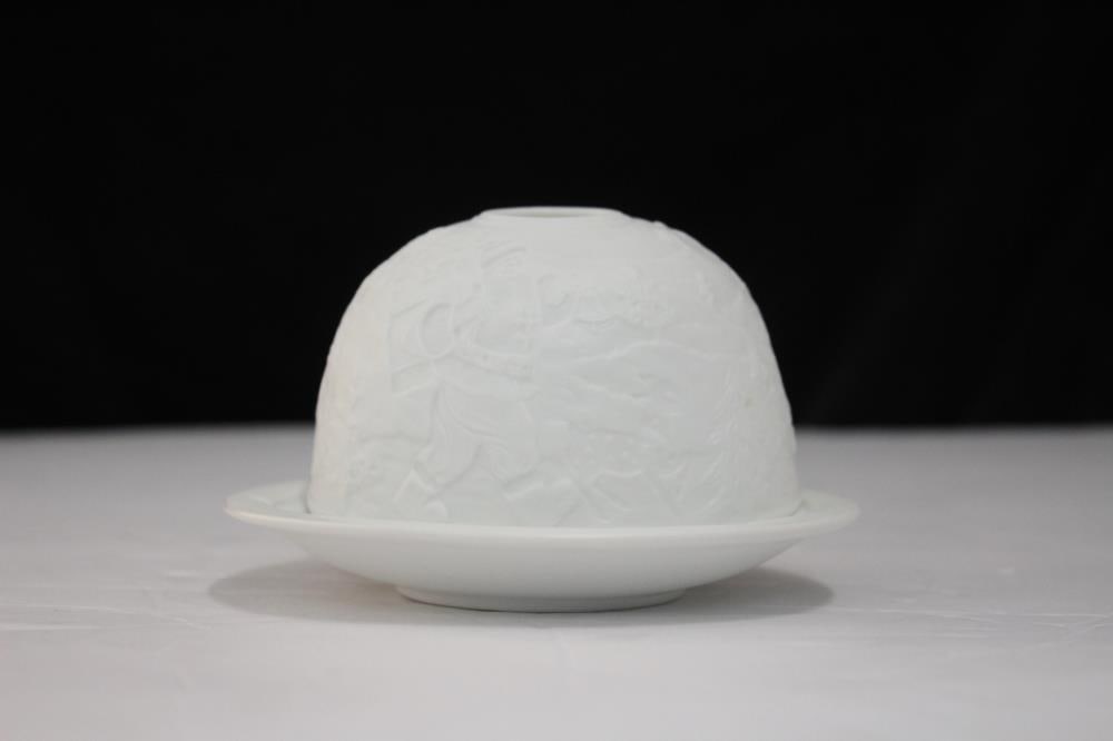 Porcelain Candleholder Santa/Snowman Votive Holder: Porcelain Candleholder Santa/Snowman Votive Holder . Dimensions: 5x5x4.75