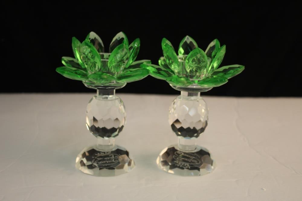 Lotus Pair On Pedestal Green Pair: Lotus Pair on Pedestal Green Pair . Dimensions: 4x2.5x3.25