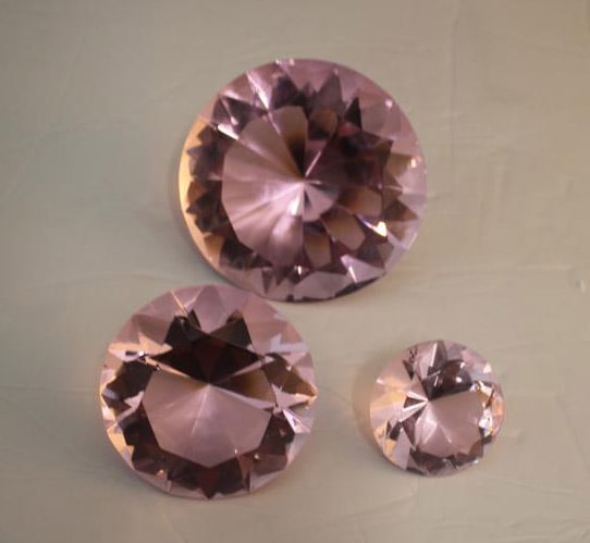 Trio Diamonds Crystal Pink: Trio Diamonds Crystal Pink, handmade and in perfect condition. Size 3x3x2 inch"
