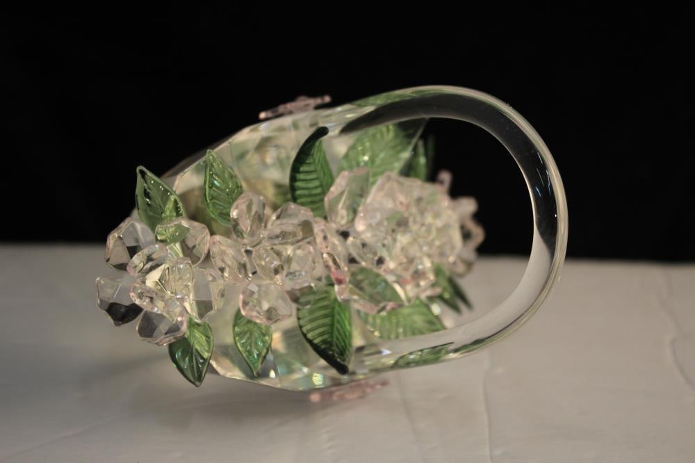 Flower Basket Crystal: Flower Basket Crystal . Dimensions: 5.5x5.5x4.5
