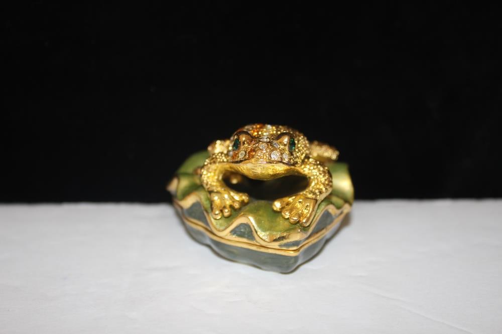 Enamel Frog On Lily Pad (1 of 4)