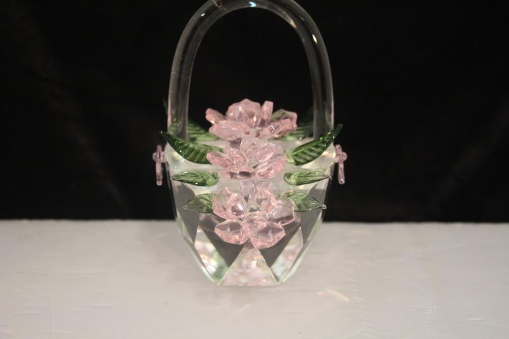 Flower Basket Crystal: Flower Basket Crystal . Dimensions: 3x3x2