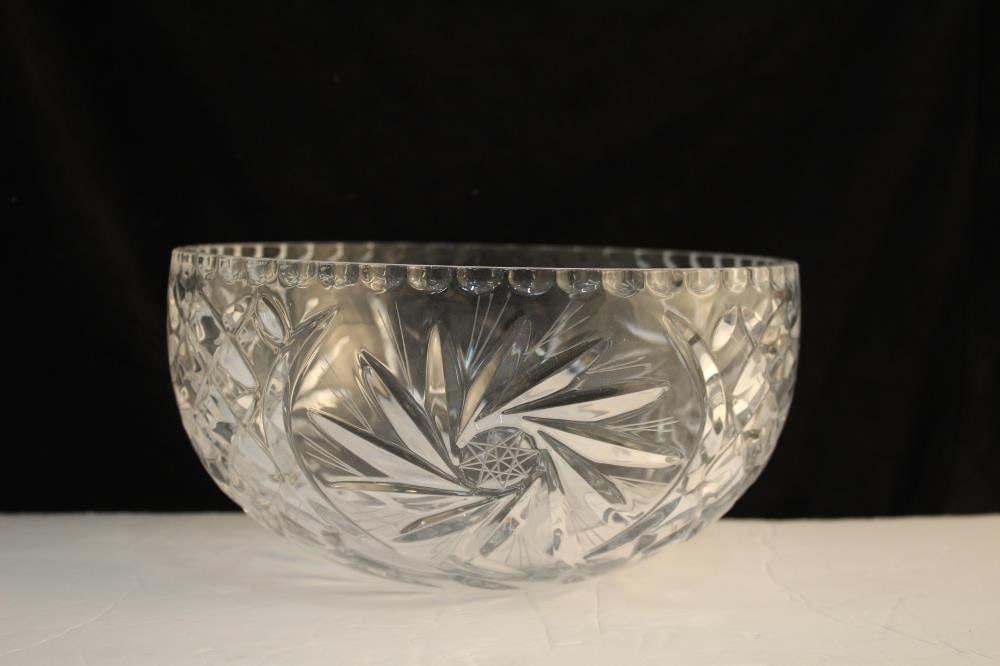 Pinwheel Bowl: Pinwheel Bowl, handmade and in perfect condition. Size 8.5x8.5x4.5 inch"