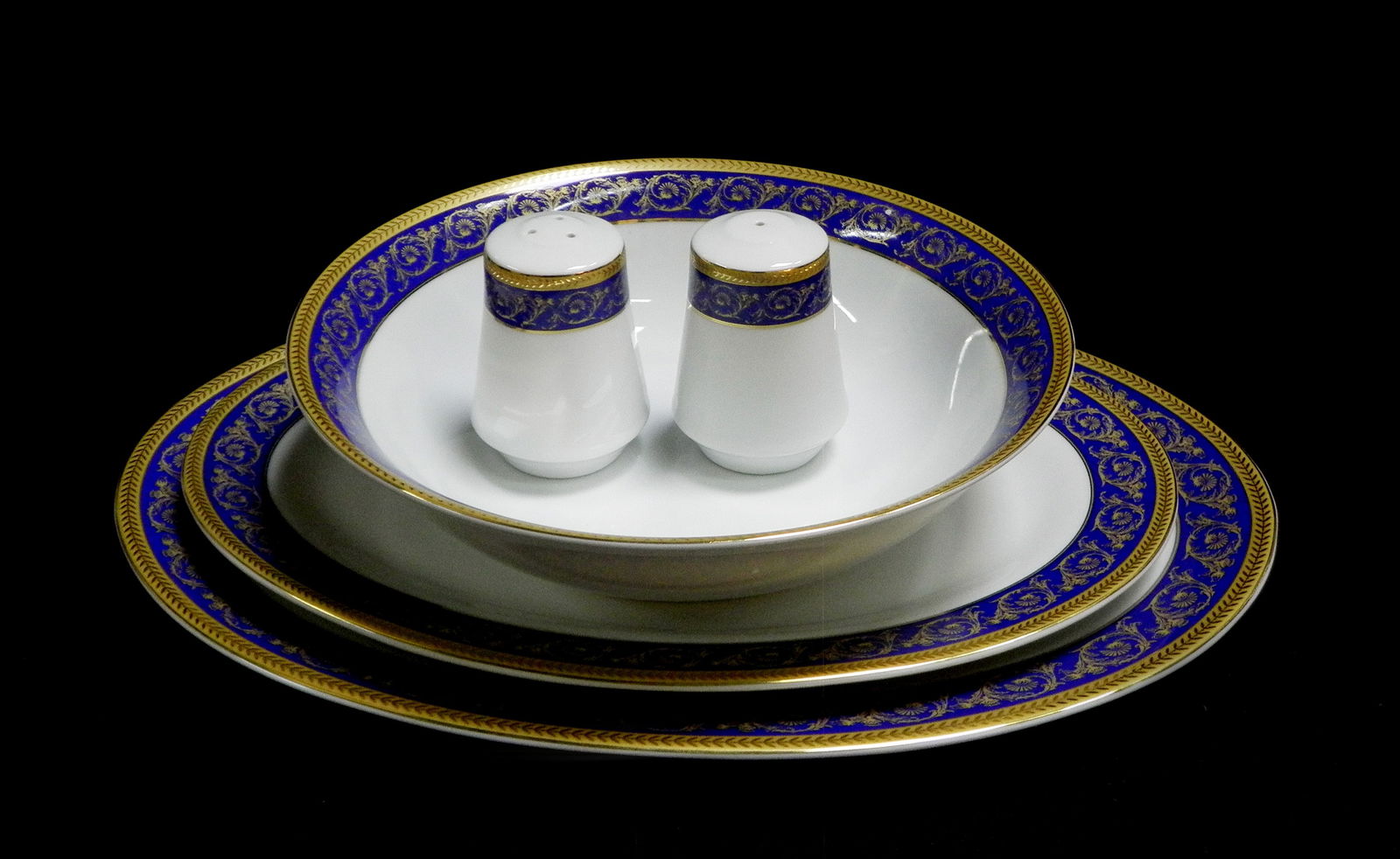 5 Pcs Serving Set: 5 pcs serving set. Dimensions: 15x10x5