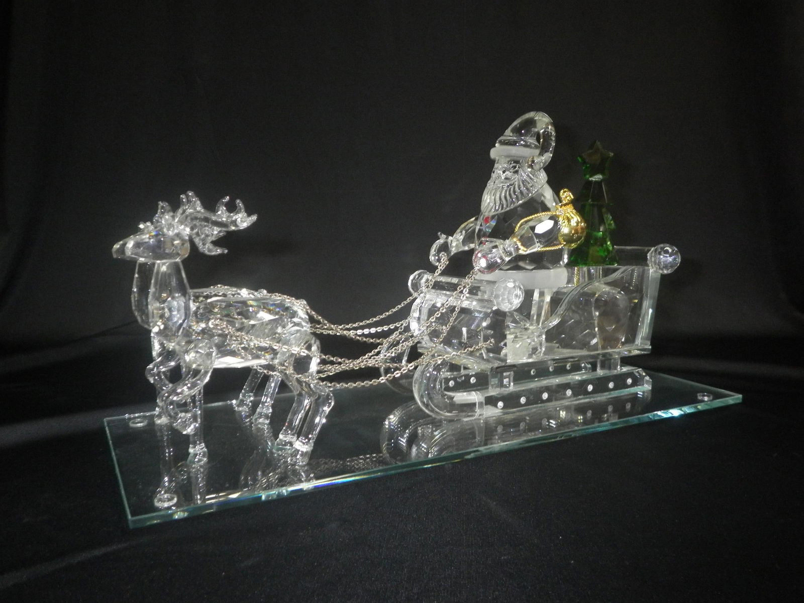Crystal Santa Sleigh: Crystal Santa Sleigh. Dimensions: 15x13x21