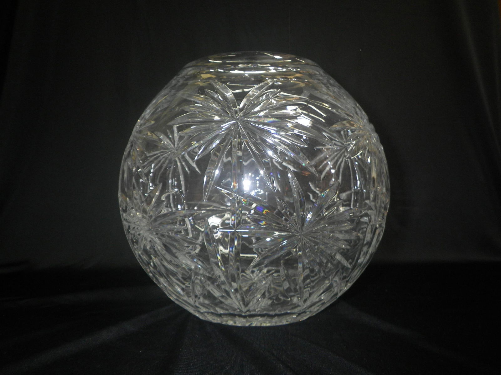 Rose Bowl Crystal Palm Tree: Rose Bowl Crystal Palm Tree. Dimensions: 11x11x10