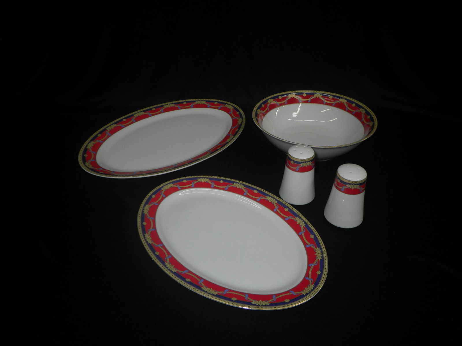 Sorrelle Pairs Completer Set: Sorrelle Pairs Completer Set. Dimensions: big plare:12x14x1| small plate:9x12x1|bowl:9x9x3|salt:4x3x3| pepper:4x3x3