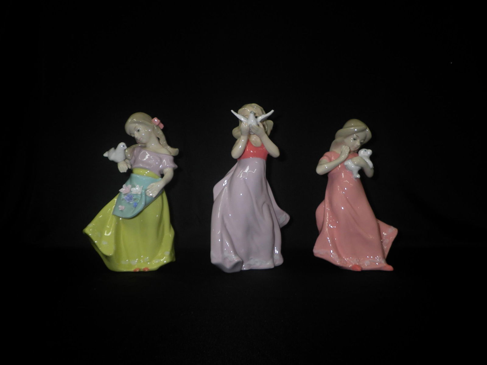 Porcelain S/3: Porcelain S/3. Dimensions: 4x9x5