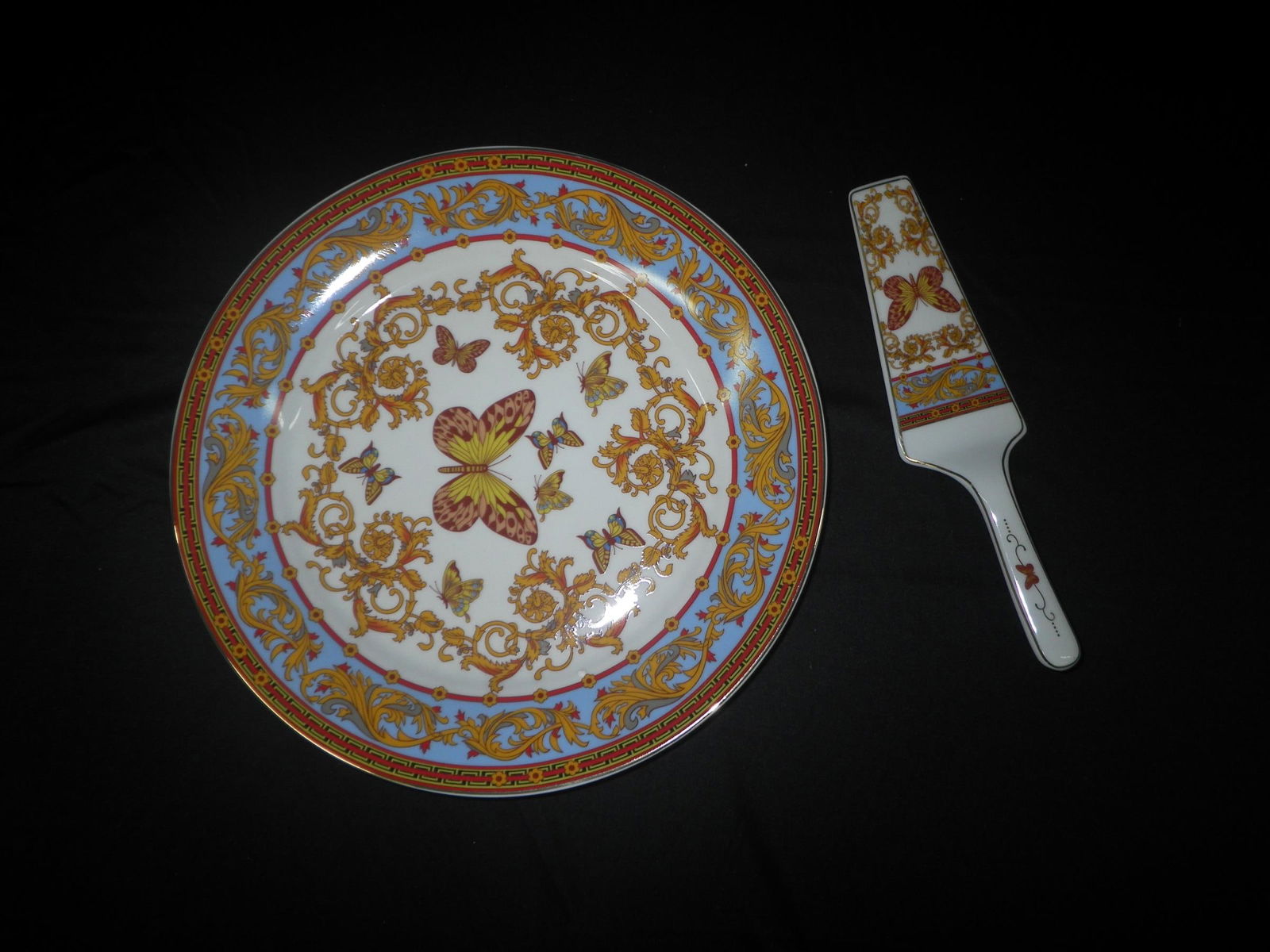 Butterfy Cake Plate & Server: butterfy cake plate & server. Dimensions: server:10x3x2| plate: 11x11x2