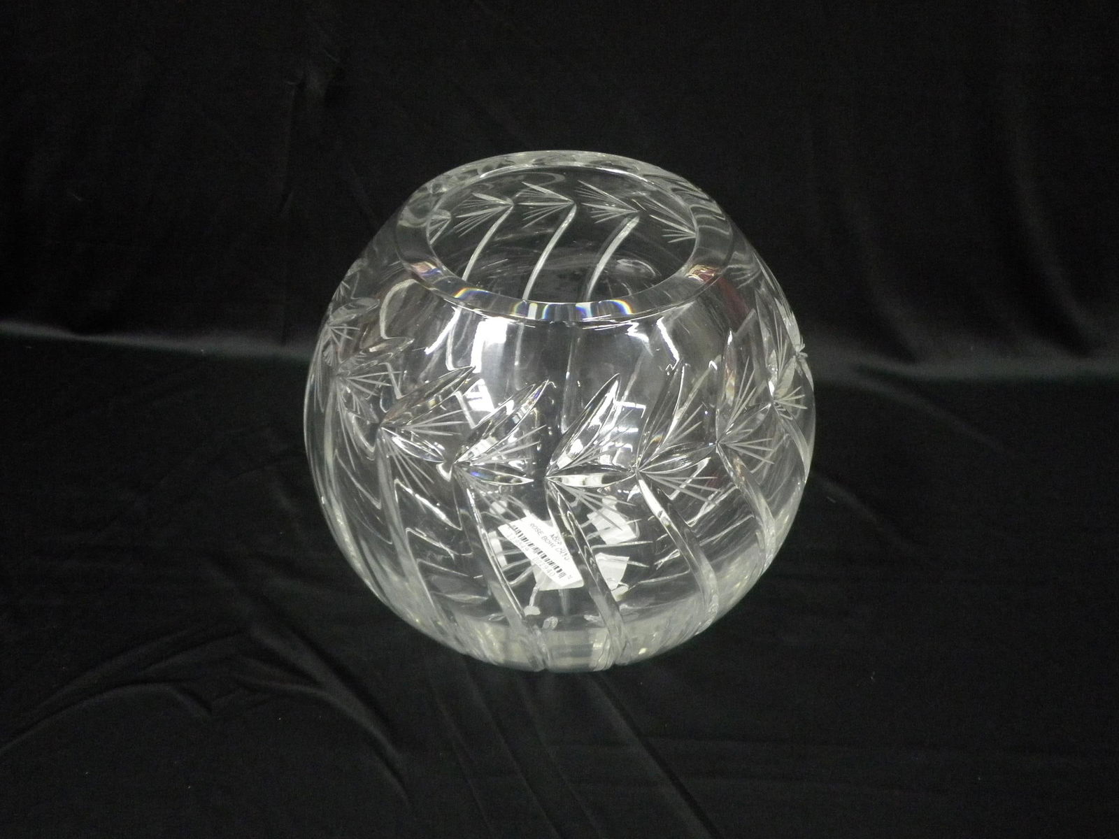 Rose Bowl Crystal: Rose Bowl Crystal. Dimensions: 10x10x10 (each)