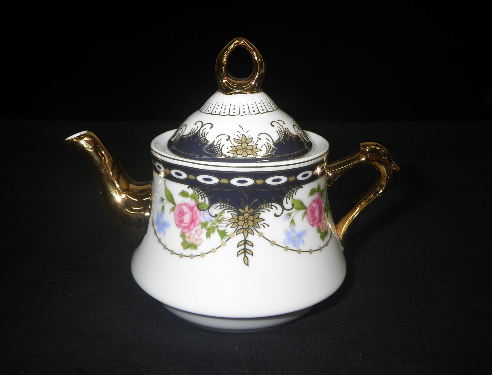 Porcelain Versailles Ruby Tea For One - 5