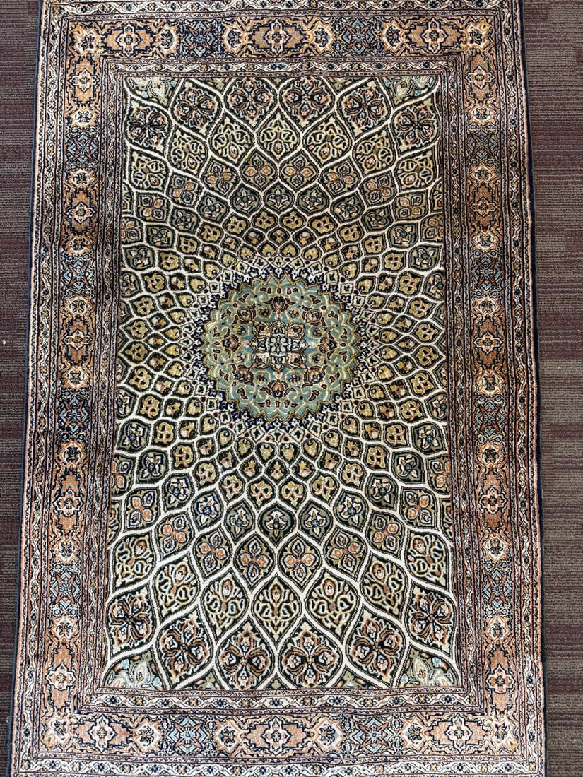 Handmade Silk Persian Design Rug 2'8" x 4'2" (1 of 4)