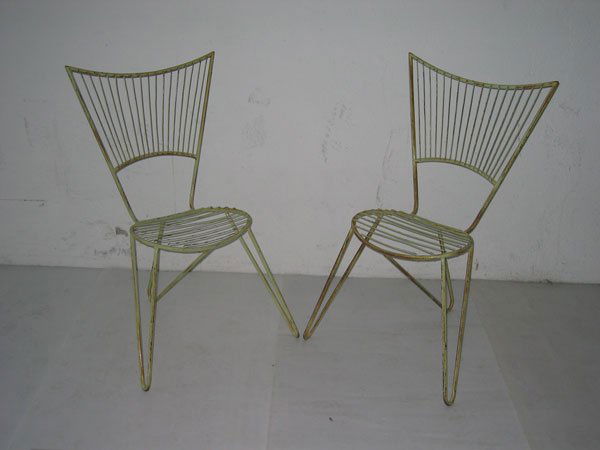 47M: Lot de 8 chaises en métal laqué vert: Lot de 8 chaises en métal laqué vert vers 1950