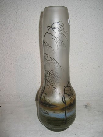 121D: Vase MULLER: Vase MULLER en verre gravé et émaillé à décor de paysage sous le vent hauteur 29cm
