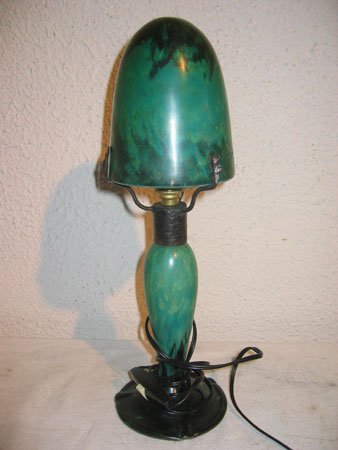 133D: Lampe DAUM: Lampe DAUM en verre nuagé hauteur 33cm