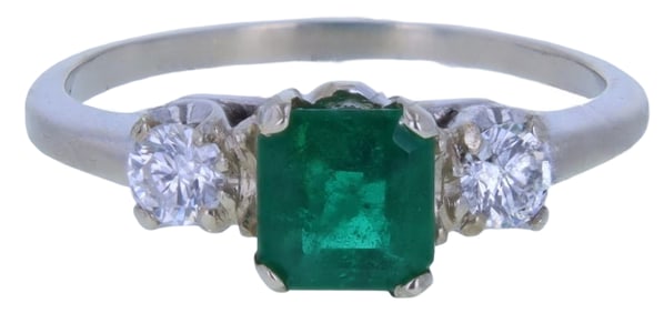 14K White Gold Emerald & Diamond Ring – Timeless Elegance