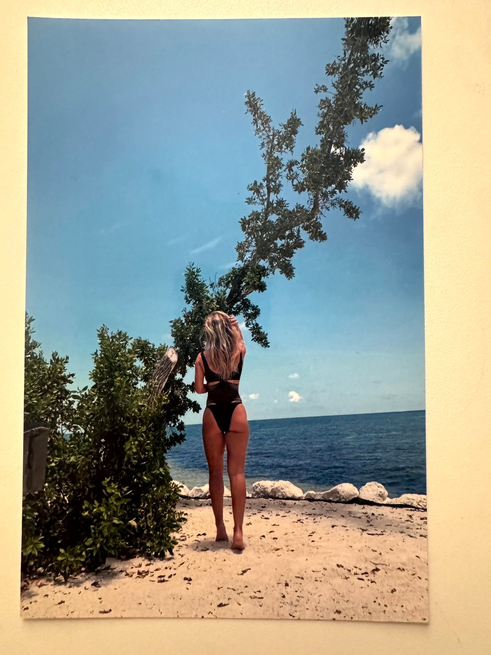 Bunny Yeager - Anja on the beach, 2001 - Signed,Dated,Stamp: 15x23 cm - Signed by the photographer
