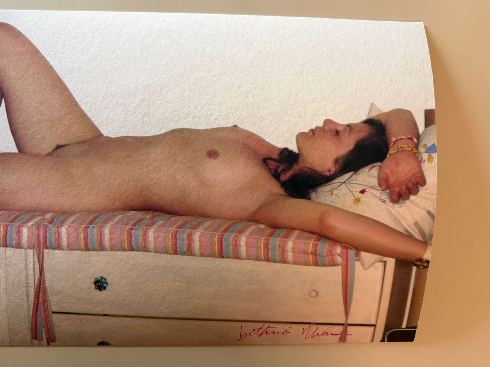 Bettina Rheims – Signed Photograph, Barita Paper: Original photograph by Bettina Rheims.———Signed by the artist.———Artist’s stamp on the verso.———Printed on barita paper.———Dimensions: approx. 30 × 20–23 cm.———Good