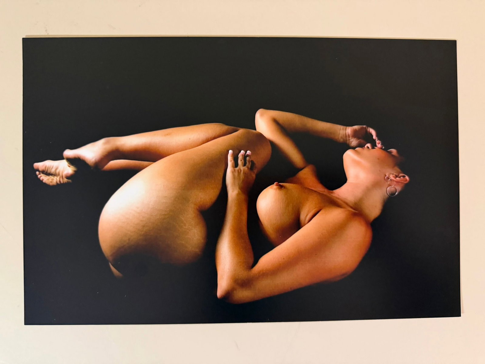 Bunny Yeager – Nude Study | Signed Photograph: An original signed photographic print by legendary American photographer Bunny Yeager, celebrated for revolutionizing glamour photography during the 1950s and 1960s and for creating many of the iconic