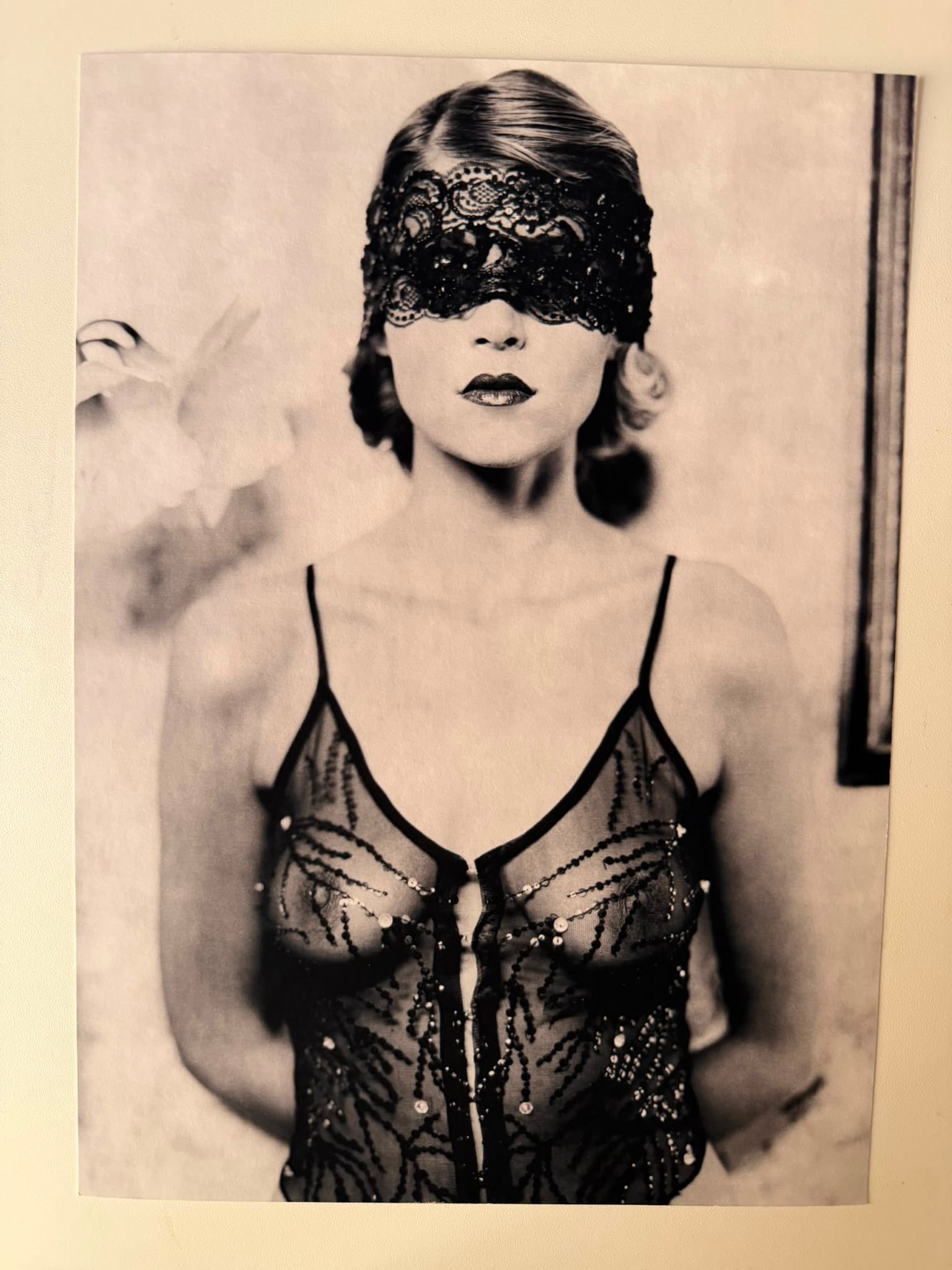Marc Lagrange – Blind Date | Original Signed Fine Art Print (34x26 cm) – Hand-Signed & Titled on: Marc Lagrange (1957–2015)Title: Blind DateMedium: Fine Art Print on Heavyweight Archival Paper StockDimensions: 34 x 26 cm (approx. 13.4 x 10.2 inches)Signatures & Inscriptions (Verso):Hand-titled b