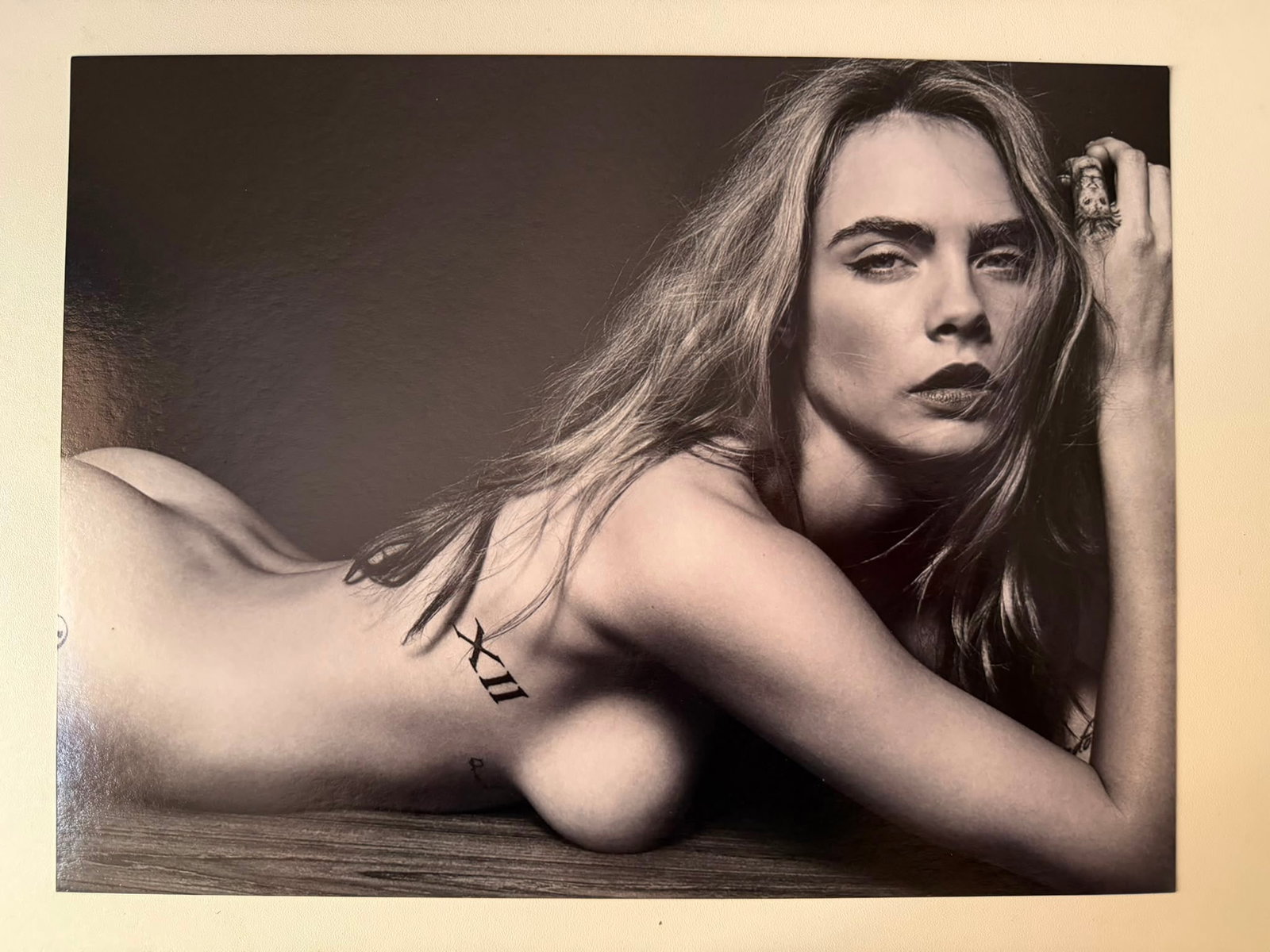 Simon Emmett – Cara Delevingne (Esquire UK, 2016) | Original Signed Fine Art Photographic Print: Simon EmmettPortrait of Supermodel & Actress Cara DelevingnePublication: Esquire UK (September 2016 Cover Shoot)Year: 2016Medium: Fine Art Print on Professional Heavyweight Photographic PaperDimension