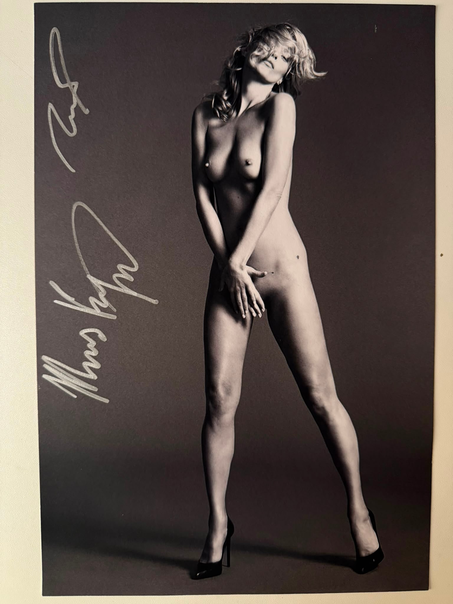 Mert Alas & Marcus Piggott – Kate Moss (Playboy 60th Anniversary, 2014) | Hand-Signed Fine Art: Mert Alas & Marcus Piggott (Mert & Marcus)Portrait of Kate Moss – Playboy 60th Anniversary Issue (Jan/Feb 2014)Medium: Fine Art Silver Halide / Baryta Paper Print (Carta Baritata)Dimensions: 23 x 36