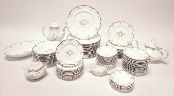ROYAL DOULTON "MONTEIGNE" PORCELAIN DINNERWARE 124: Royal Doulton "Monteigne" pattern porcelain dinnerware. Includes 124 total pieces: (18) 10.6" dinner plates, (13) 8" salad plates, (14) 6.5" bread plates, (12) 8" soups bowls, (17) 6.25" saucers, (12)