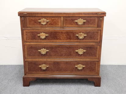 BAKER CHIPPENDALE STYLE PETITE CHEST OF DRAWERS: Baker Furniture Georgian / Chippendale style petite burled wood chest of drawers with parquetry inlaid banding throughout. Features three larger drawers below two small half drawers. Flip top with pul