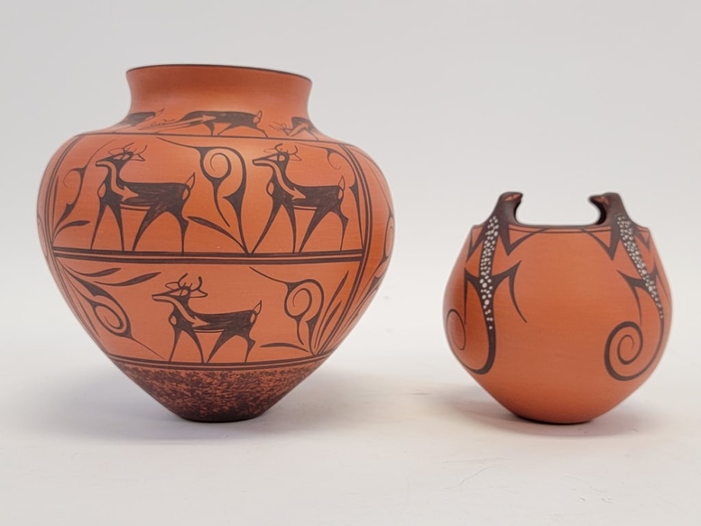 ANDERSEN & AVELIA PEYNETSA ZUNI POTTERY JARS (1 of 15)