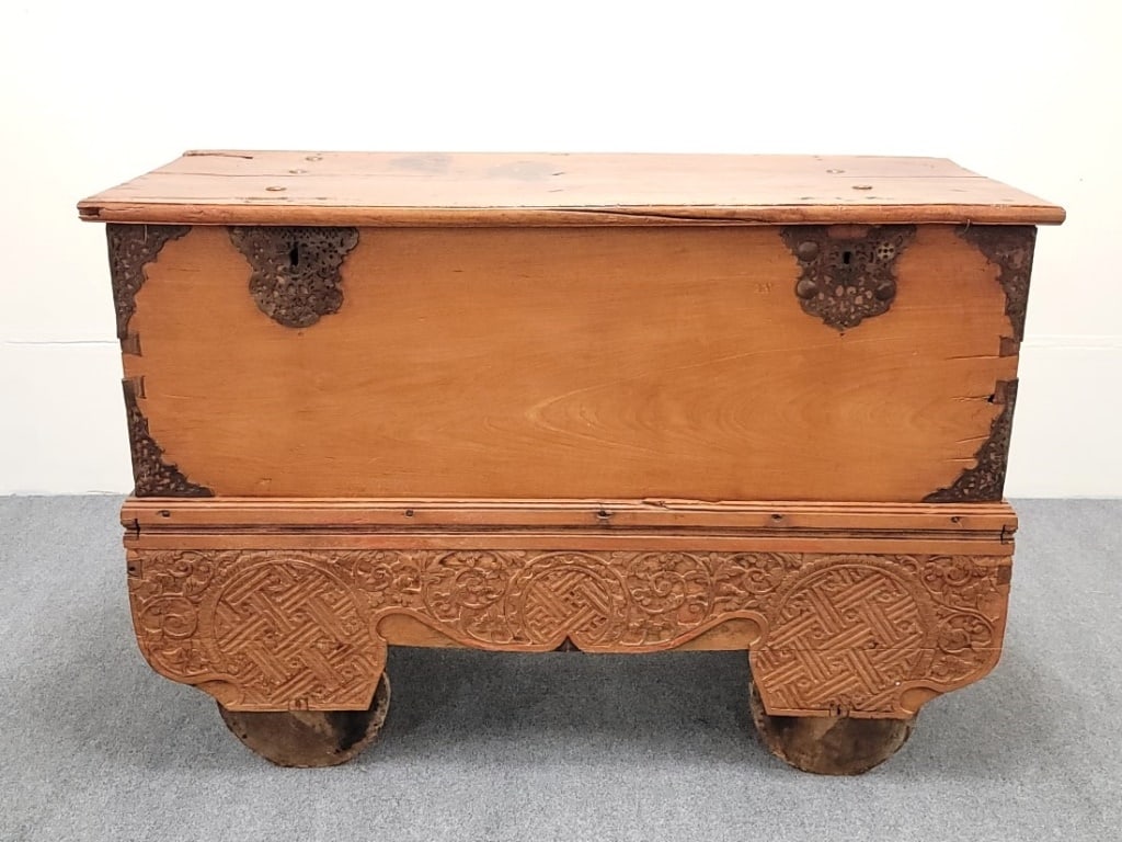 ANTIQUE INDONESIAN CARVED WOOD DOWRY CHEST TRUNK (1 of 20)