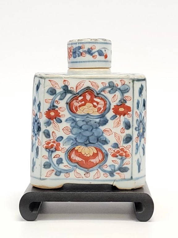 CHINESE EXPORT KANXGI PERIOD PORCELAIN TEA CADDY