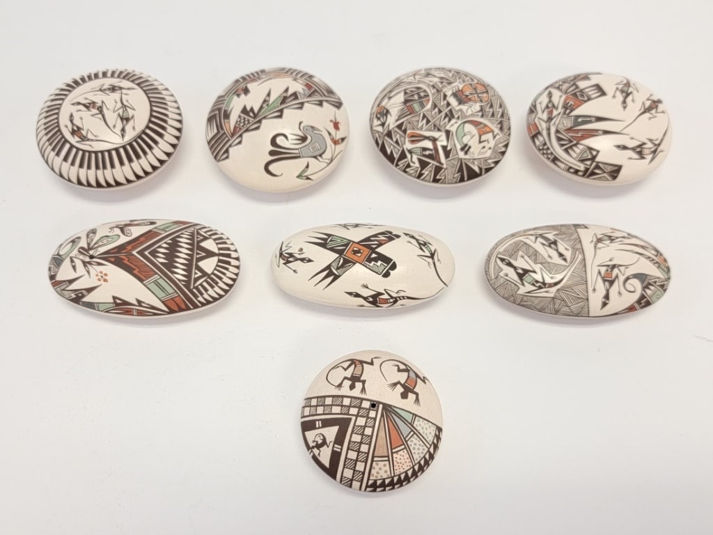 EIGHT DIANE LEWIS ACOMA POTTERY MINIATURE SEED POT (1 of 19)