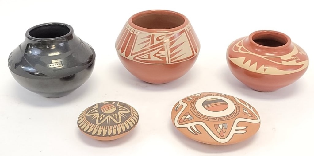 5 NATIVE AMERICAN PUEBLO POTTERY POTS, NAMBE, ETC (1 of 19)