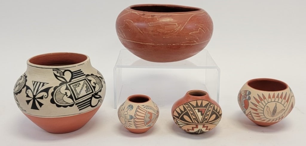 FIVE JEMEZ PUEBLO REDWARE POTTERY POTS (1 of 20)
