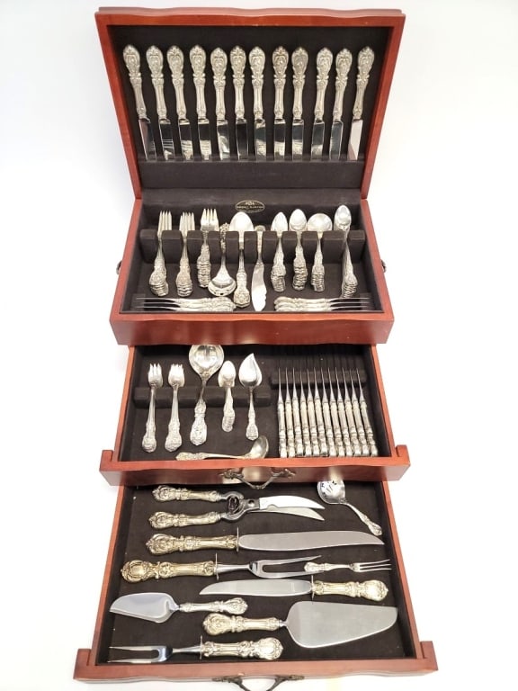 REED & BARTON FRANCIS I STERLING SERVICE FOR 12: Reed & Barton "Francis I" sterling silver flatware service for 12. THERE ARE NO MONOGRAMS ON ANY PIECES. Includes a total of 150 pieces: (12) 7.125" dinner forks, (12) 6" salad forks, (12) 6" soup spo