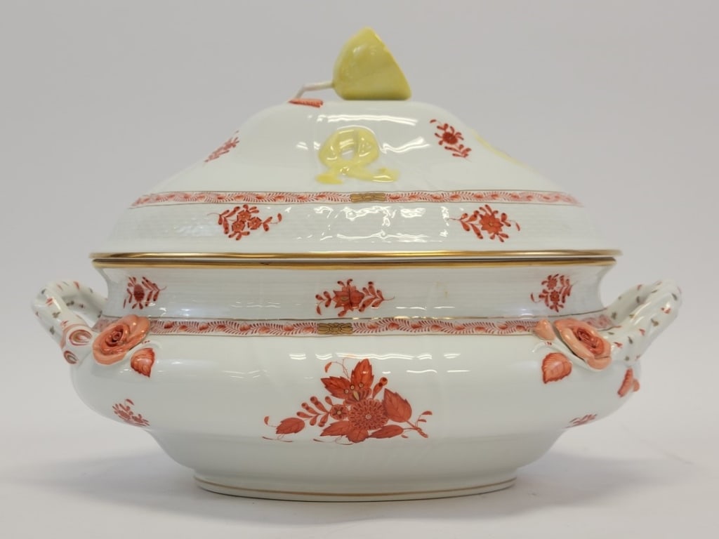 HEREND "CHINESE BOUQUET RUST" PORCELAIN TUREEN: Herend "Chinese Bouquet Rust" porcelain tureen with melon finial, measuring 10.75" tall x 15" long x 10" wide. Marked on base with makers mark and numbered 1003/A06. Condition: good, no chips or crack