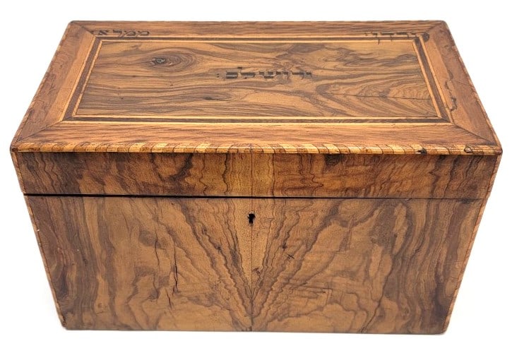 PARQUETRY OLIVE WOOD BOX W/ HEBREW INSCRIPTION (1 of 8)