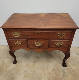 18TH C PENNSYLVANIA CHIPPENDALE LOWBOY CHEST
