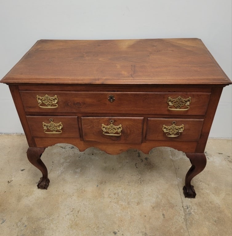 18TH C PENNSYLVANIA CHIPPENDALE LOWBOY CHEST (1 of 9)