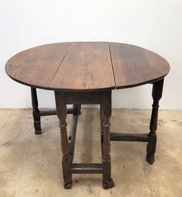 COLONIAL JACOBEAN STYLE DROP LEAF BUTTERFLY TABLE