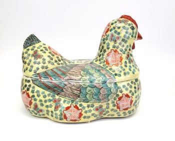 VINTAGE CHINESE HAND PAINTED PORCELAIN HEN BOX