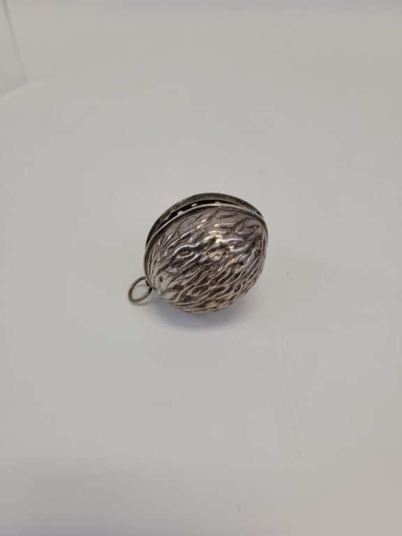 ANTIQUE AMERICAN STERLING SILVER NUTMEG GRATER (1 of 7)