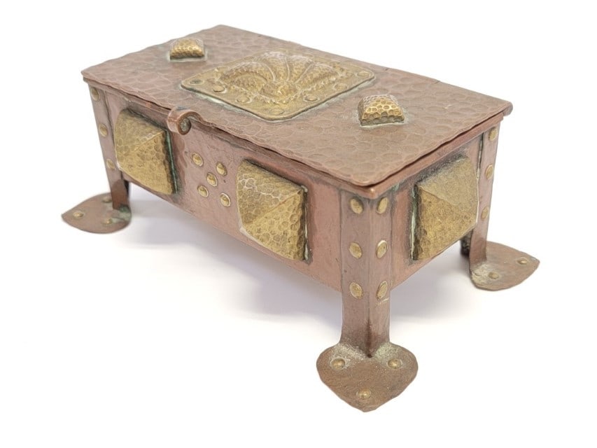 ARTS & CRAFTS HAMMERED COPPER & BRASS STAMP BOX (1 of 11)