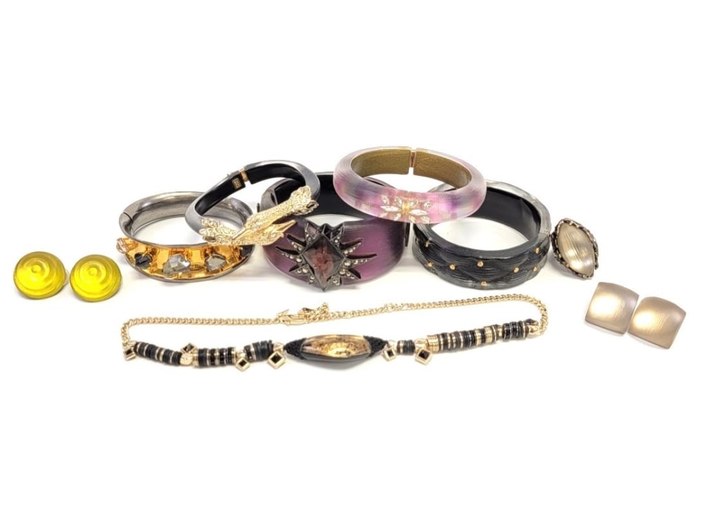 LOT ELEVEN PIECES ALEXIS BITTAR JEWELRY: LOT ELEVEN PIECES ALEXIS BITTAR JEWELRY: Gold tone necklace with black and gold tone spacer discs, square bezel set black crystals and a central resin piece (necklace is approx. 19" overall length), f