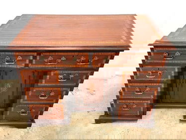ANTIQUE GEORGIAN PARQUETRY INLAID KNEEHOLE DESK