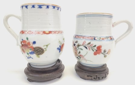 TWO CHINESE KANGXI PERIOD PORCELAIN MUGS