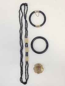 LOT JADE NECKLACE, 2 JADE BANGLES & JADE MEDALLION