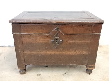 ANTIQUE ENGLISH 17TH / 18TH C OAK LOCKING CHEST